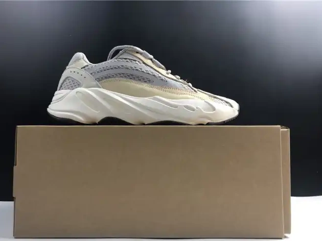 GY7924 V2 Boost Cream Adidas Cream 700 Yeezy 0501